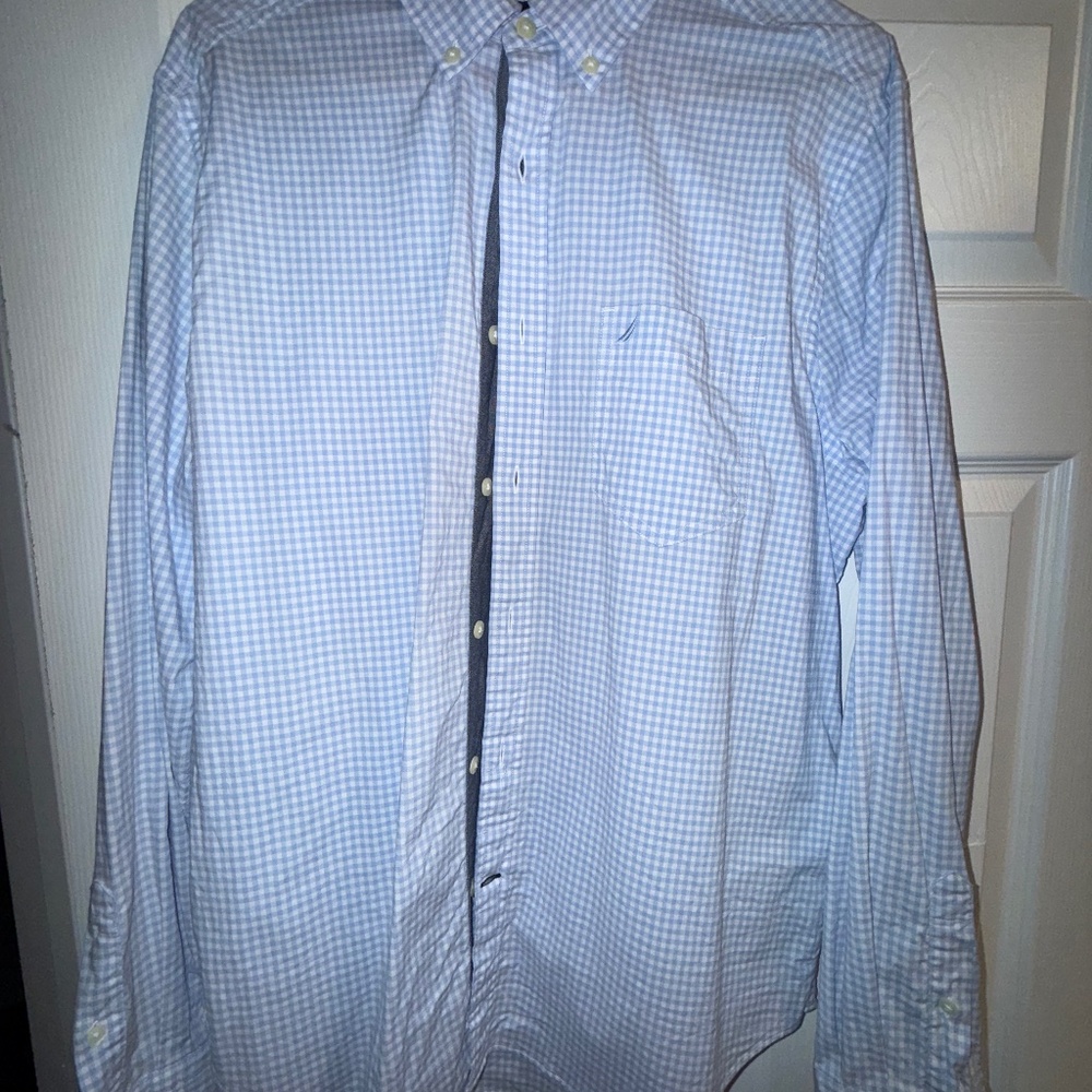 Men’s Nautica Button down long sleeve shirt